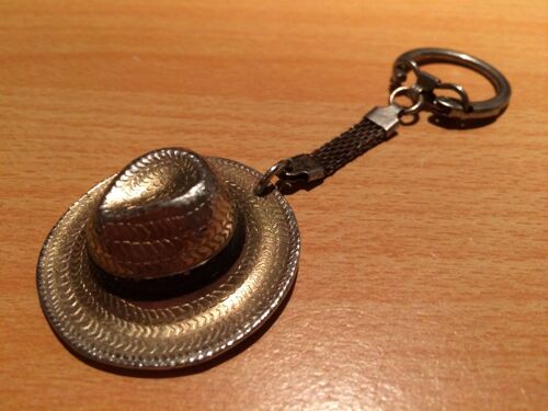 Porte Clé , Clef , Clefs Chapeau De Paille Ou Cow Boy