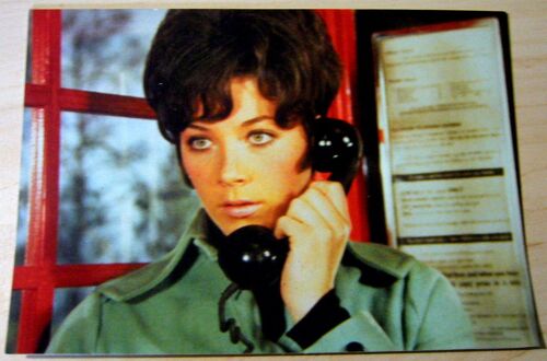 Carte Postale Série "Chapeau Melon Et Bottes De Cuir"( T.King Tél. Cabine)