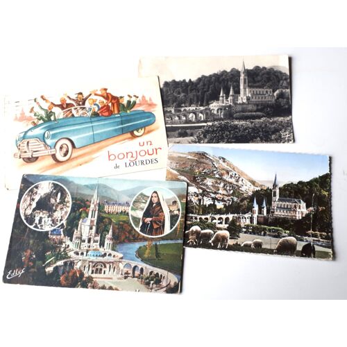 Trois Cartes Postales Anciennes De Lourdes Représentant La Basilique (Modèles Différents) + 1 Carte Humoristique D'une Voiture Décapotable Avec Ses Passagers - Au Dos Correspondances Des Années 50/60