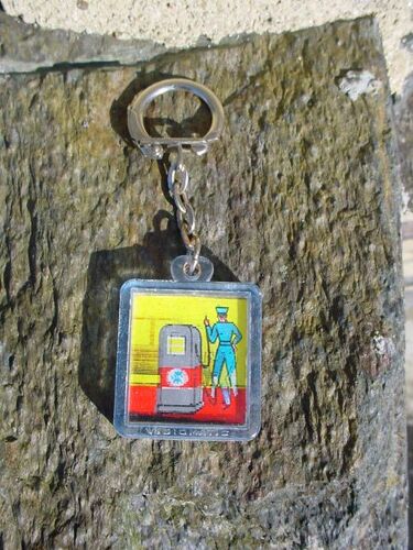 Azur Petrolier An 60 Tres Beau Porte Clefs Visiomatic