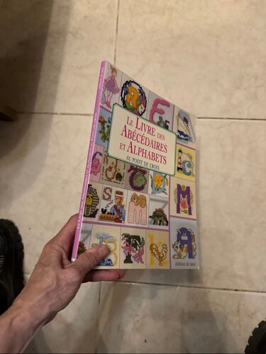 Le Livre Des Abecedaires Et Alphabets Au Point De Croix Editions De Saxe