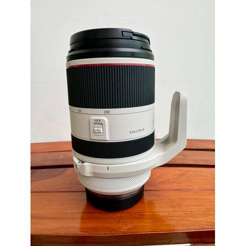 Canon RF 70-200 f: 2.8 en parfait état avec bouchons, para soleil, support trépied et housse d'origine. Visible a Paris