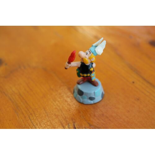 Asterix Et La Flamme Olympique Sur Son Socle
