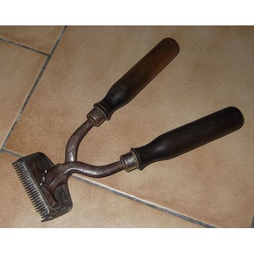 Tondeuse Manuelle L'hirondelle De Villadere Pour Bovins  