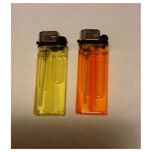 Lot Deux Briquets De Couleur 