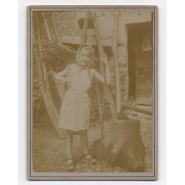 Photo Petite Fille Au Fagot