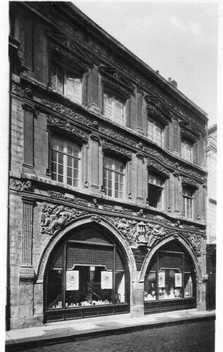 Photographie Noir Et Blanc - Dentelee Et Glassee Entourage Blanc -Amiens - Sommme - Maison Du Sagittaire