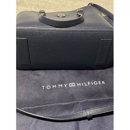 Sac à main tommy hilfiger en très bonne état 