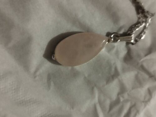 À Vendre Chaîne En Argent Avec Poinçon Et Son Pendentif Semblable À Une Opaline Rose