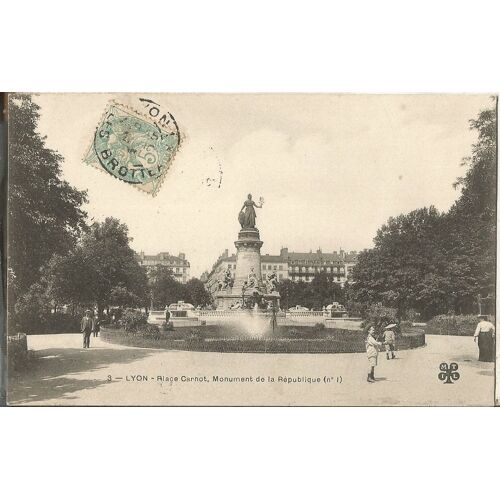 Cpa -. Lyon.- Place Carnot- Monument De La Republique