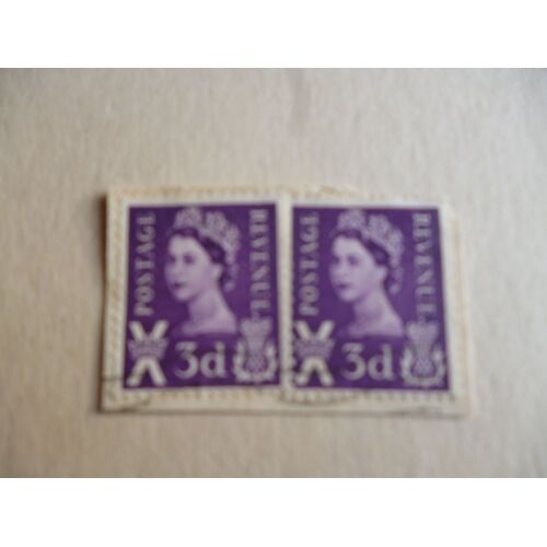 Lot De 2 Timbres"Royaume-Uni :Reine Elisabeth".