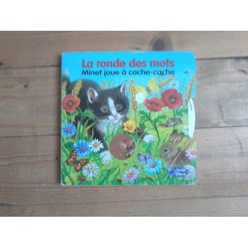 Minet Joue À Cache-Cache