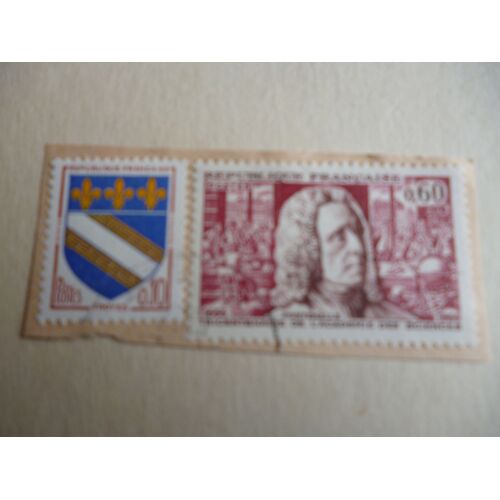 Lot De Deux Timbres 1966 :Tricentenaire De L'académie Des Sciences :Fontenelle Et Blason De Troyes".