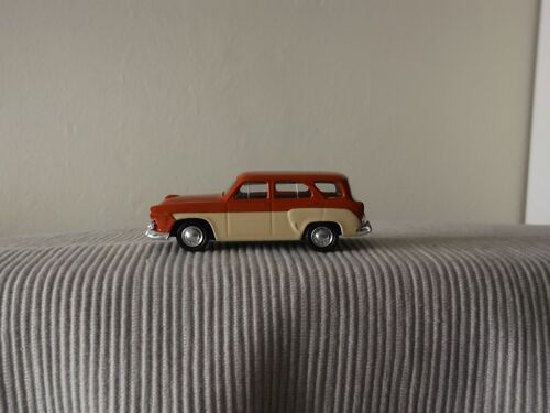 Voiture Ex Rda Moskwitsch 423 Kombi 1/64-Grell