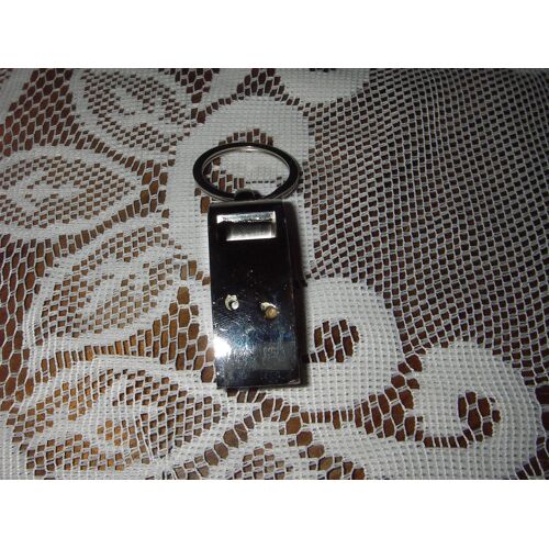 Porte Clés Sifflet En Métal Argenté ,Inscription " Paris " Sur Le Dessus ,Anneau ,Dimensions :7,5 X 2 Cm .
