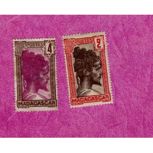 Lot De 2 Timbres Madagascar Chef Sakalave 1943