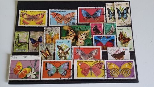 Lot De 21 Timbres Papillons Obliteres Pays Divers