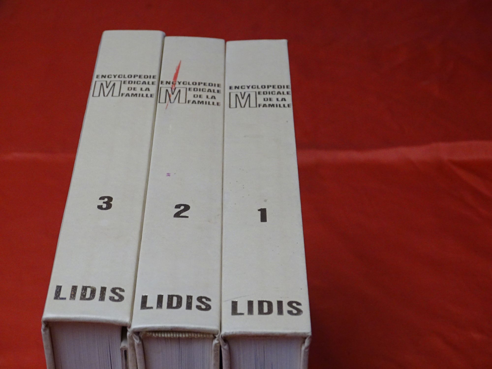 Libro de latin de segunda mano por 10 EUR en Alcalá de Henares en WALLAPOP, image size:2000x1500