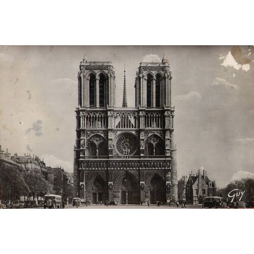 Paris - Notre Dame Et Le Parvis