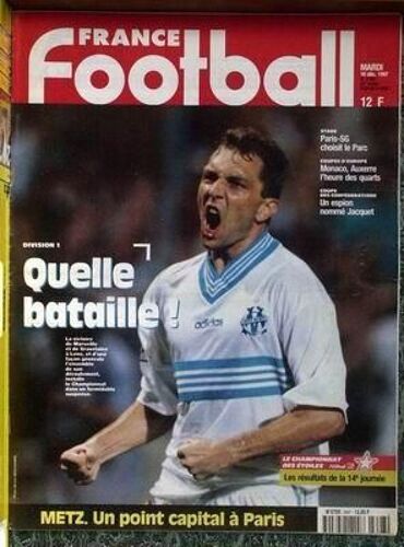 France Football N° 2697 Du 16/12/1997 - Metz  -   Un Point Capital A Paris - La Victoire De Marseille Et De Gravelaine A Lens - Stade  -   Paris Sg Choisit Le Parc - Coupes D'europe  -   Monaco  -   Auxerre  Coupe Des Confederations  -   Jacquet.