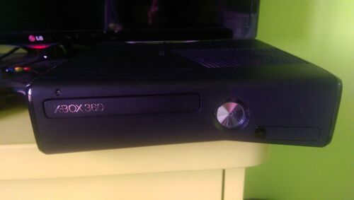 Xbox 360 S + Kinect + 1 Manette (Sans-Fil) + 7 Jeux Et Un Casque-Micro
