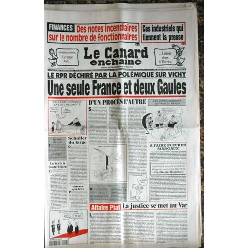 Canard Enchaine (Le) N° 4017 Du 22/10/1997 - Finances  -   Des Notes Incendiaires Sur Le Nombre De Fonctionnaires - Ces Industriels Qui Tiennent La Presse - Scandale Au Vatican  -   Le Pape Fait Lisieux Doux A Therese - Le Rpr Dechire Par La Polem...