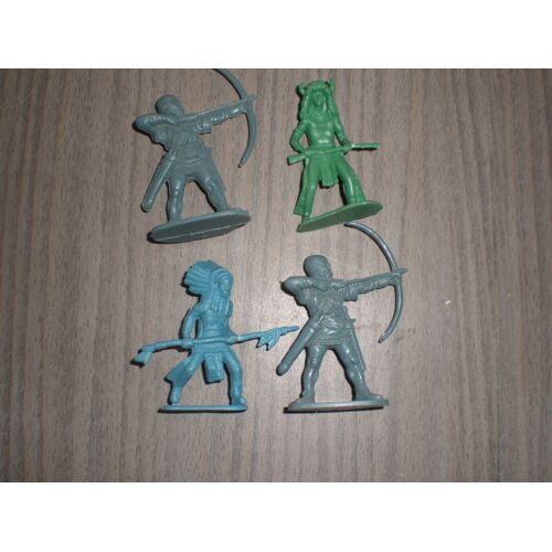 4 Figurines Soldat Et Indien