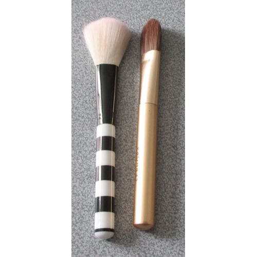 Deux Pinceaux Pour Maquillage Sephora - Corps Doré + Corps Noir Et Blanc - Modèles Conformes Aux Photos 