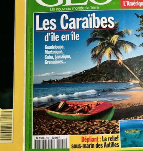 Caraïbes-Antilles-Guadeloupe/Martinique/St. Bartelemy : 2 Guides / 3 Revues / 1 Bulletin / 1 Carte Postale / 4 Porte Clés & 1 Almanach Des P.T.T. 1984 (Antilles)