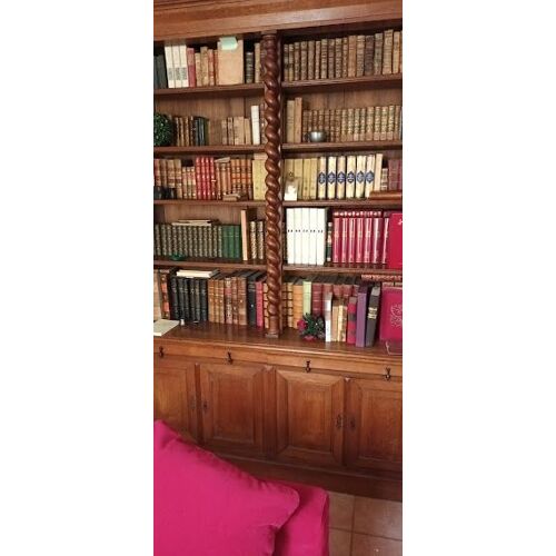 A Vendre Livres De Bibliothéque Du Xviième Au Xxème Siècle .