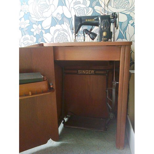 Singer 15B  - Machine à coudre à pédalier avec cabinet