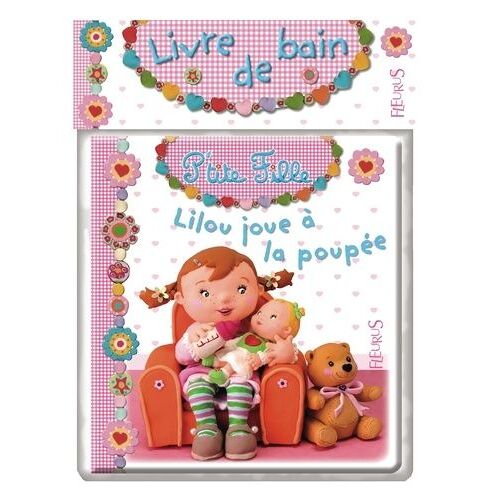 Lilou Joue À La Poupée