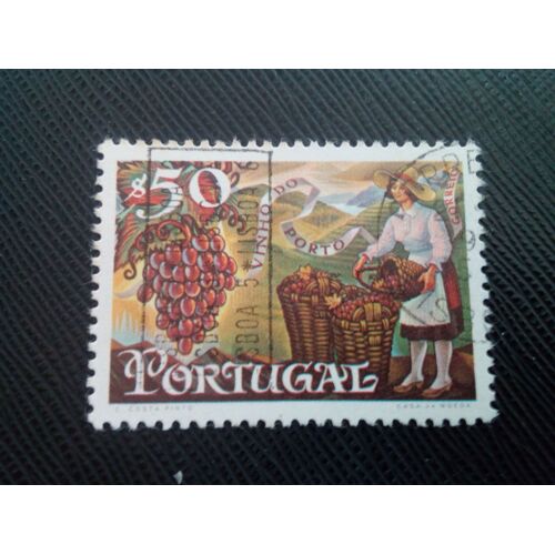 Timbre Portugal Yt 1097 Raisins Et Femme Remplissant Des Paniers 1970 ( 040805 )