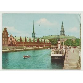 Carte Postale Copenhague , La Bourse Et Le Palais De Christiansborg
