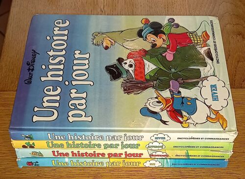 Disney Une Histoire Par Jour / 4 Saisons / 4 Volumes - Walt .Disney 1980 ,Coll. Encyclopedies Et Connaissances - In-4 Cartonnés ,Reliés ,Illustrés En Couleurs ,159pp Par Volume