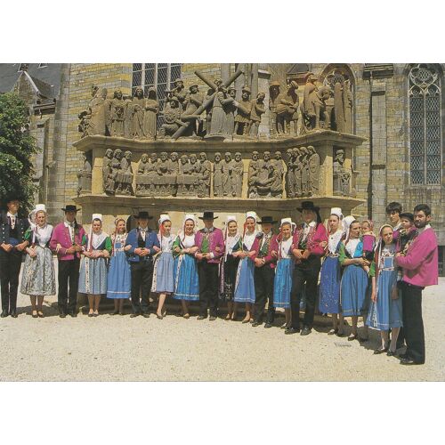 Plougastel-Daoulas," Le Cercle Celtique Devant Le Calvaire ", Finistère.