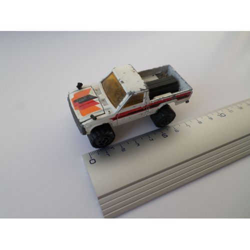 Toyota Tout Terrain Blanc Retros Sur Ailes-Majorette