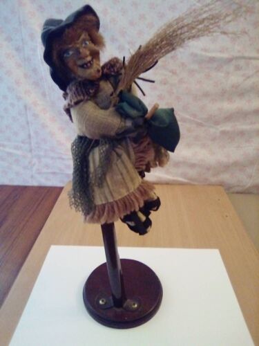 Poupée De Porcelaine Sorcière 20cm