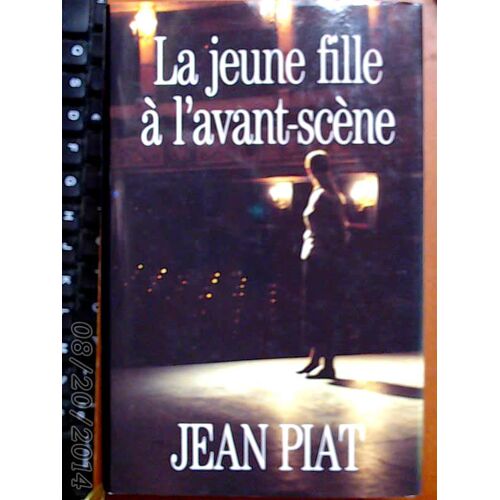 La Jeune Fille À L'avant-Scéne