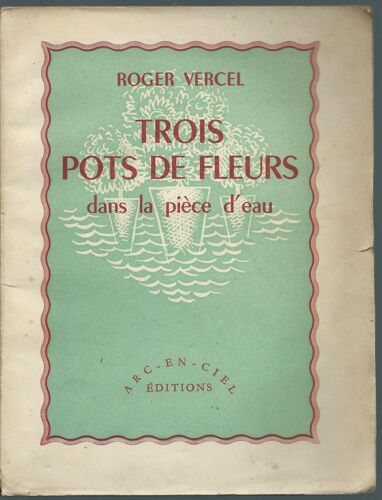 Trois Pots De Fleurs Dans La Pièce D'eau