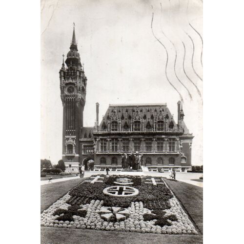 Carte Postale Noir Et Blanc- Dentelée -Lieux - Hôtel De Ville De Calais