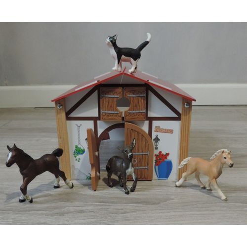 FIGURINES ANIMAUX PAPO X 4 + ECURIE