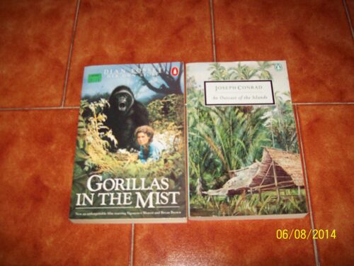 Lot 2 Livres Collection Penguin Books An Outcast Of The Islands Gorillas In The Mist