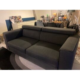 Vends canapé gris largeur 89 cm et longueur 1m90. Bonne affaire, cause départ