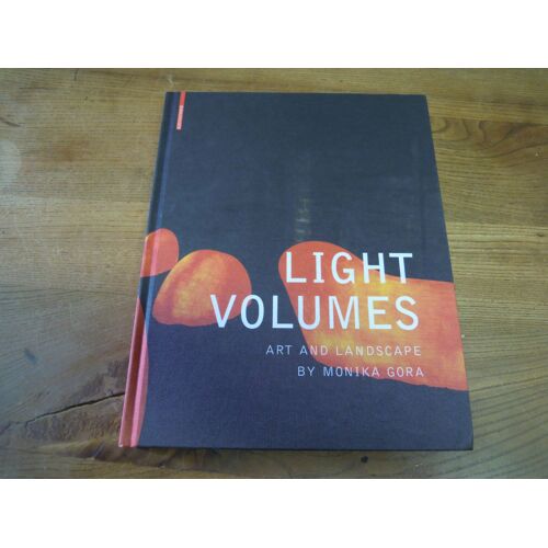 Livre Light Volumes Art And Landscape By Monika Gora