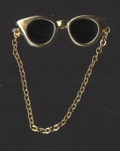 Pin's Original: Lunettes Et Sa Chainette