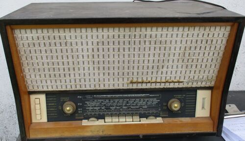 lot 7 radio anciennes - clarson - radiovox - diva - schneider beethoven- desmet - siemens -