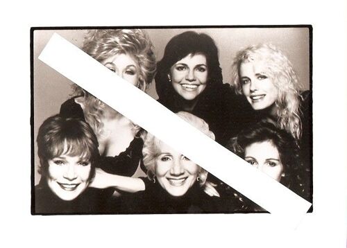 Superbe Photo Presse 18x24cm Agence Stills Acteur Actrices Américaines Shirley Maclaine Dolly Parton Julia Roberts Sally Field Darryl Hannah Olympia Dukakis Film Potins De Femmes  Papier Brillant