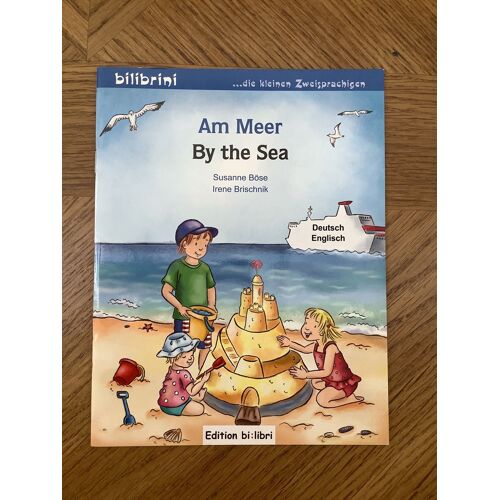 Am Meer. Kinderbuch Deutsch-Englisch