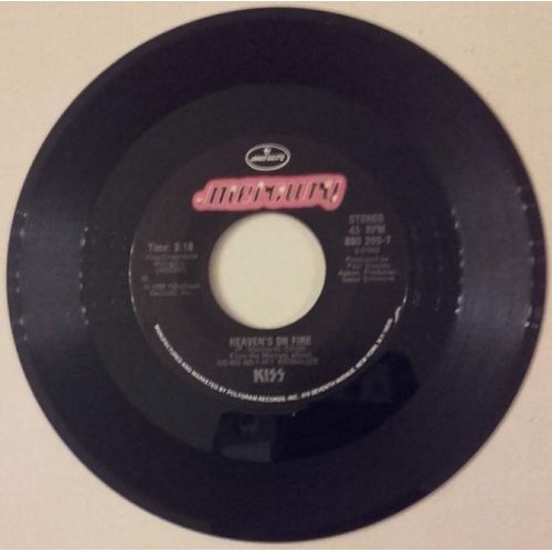 Heaven's On Fire - Lonely Is The Hunter ( 45 Tours )